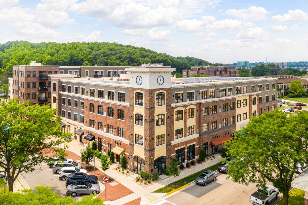 Middleton Center in Middleton, WI - Foto de edificio