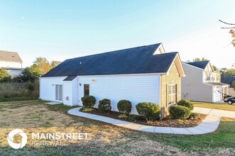 2104 Lauren Woods Dr in Winston-Salem, NC - Foto de edificio - Building Photo