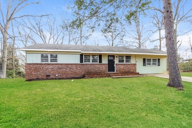 219 W Castle Dr