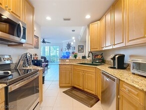 11971 Champions Green Way in Ft. Myers, FL - Foto de edificio - Building Photo