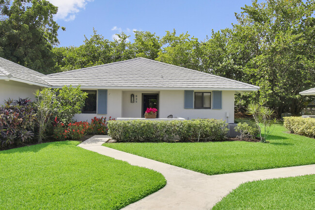 property at 825 Club Dr