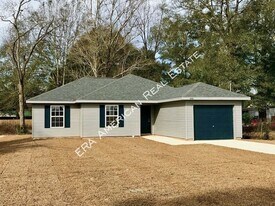 1476 N Pearl St in Crestview, FL - Building Photo