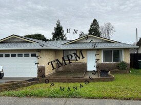 64 Flying Cloud Dr in Oroville, CA - Building Photo