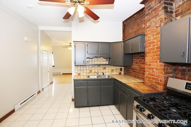 62 Chelsea St in Boston, MA - Building Photo - Building Photo