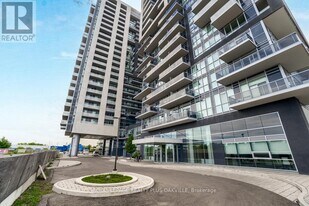 2087 Fairview St in Burlington, ON - Building Photo