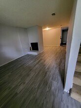 8403 Colony Loop Dr, Unit C in Austin, TX - Foto de edificio - Building Photo