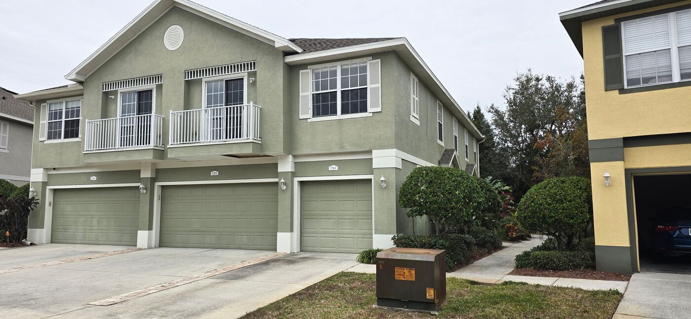 27901 Pleasure Ride Loop in Wesley Chapel, FL - Building Photo