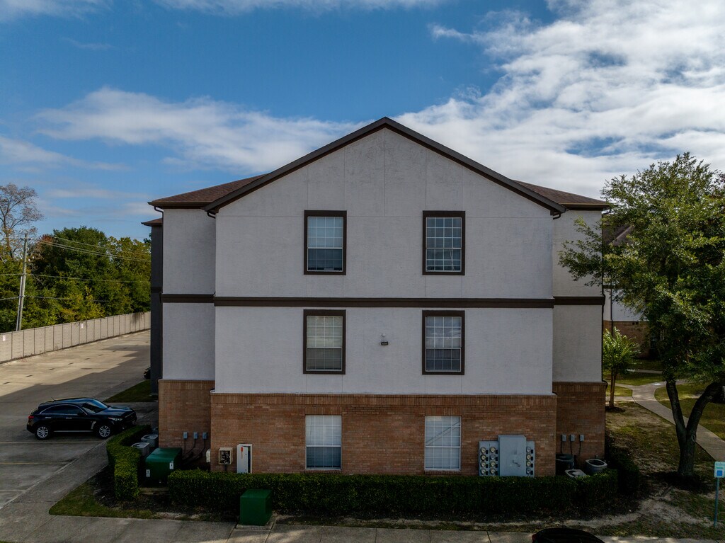 The Life at Clearwood Apartments in Houston, TX