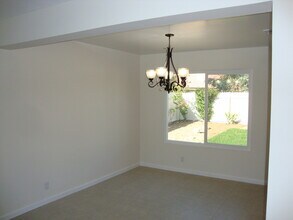 955 Wren Way in San Marcos, CA - Building Photo - Building Photo