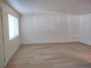 120 Sunny Ln in Sutherlin, OR - Building Photo - Building Photo