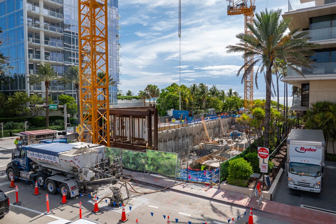 8995 Collins Ave in Surfside, FL - Building Photo