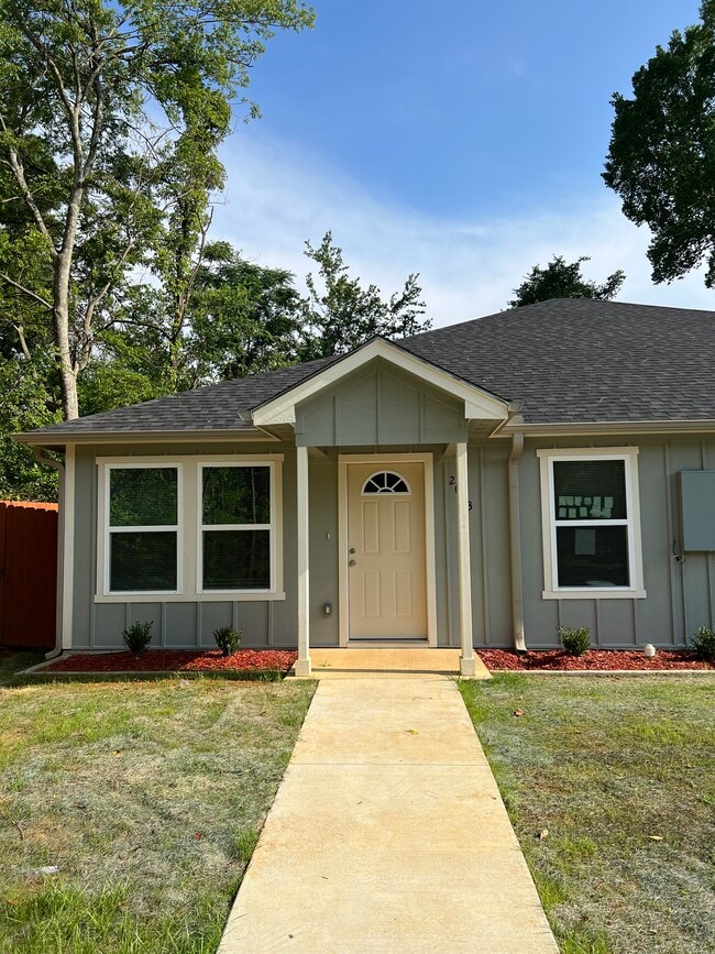 property at 2013 E Devine St