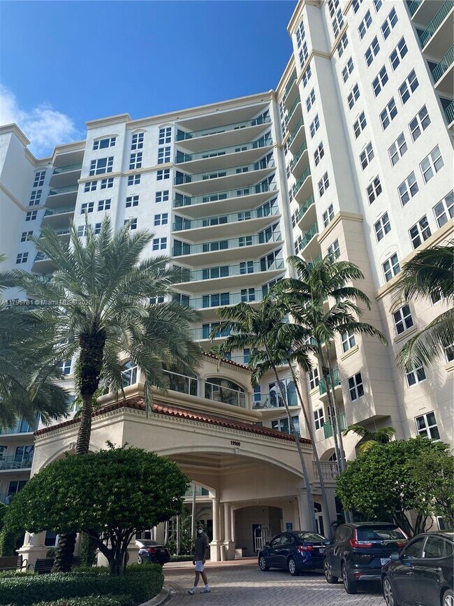 19900 E Country Club Dr in Aventura, FL - Foto de edificio - Building Photo