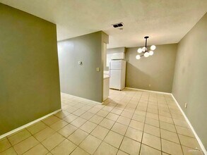 9 S McColl Rd in Edinburg, TX - Building Photo - Building Photo