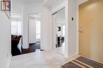 18 Holmes Ave in Toronto, ON - Building Photo - Building Photo