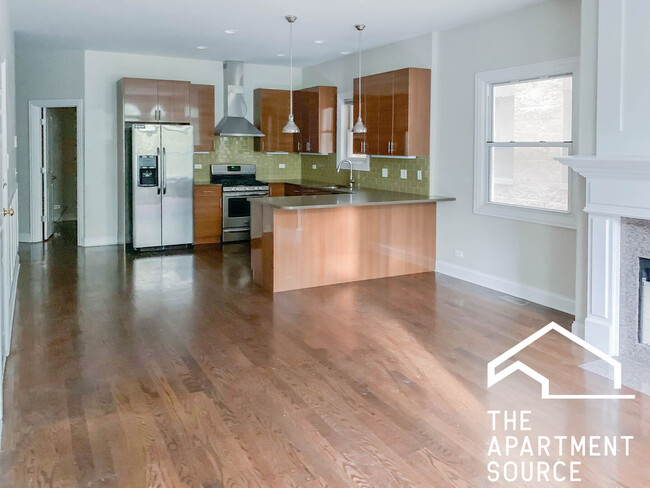 2741 N Southport Ave, Unit 1S in Chicago, IL - Building Photo - Building Photo