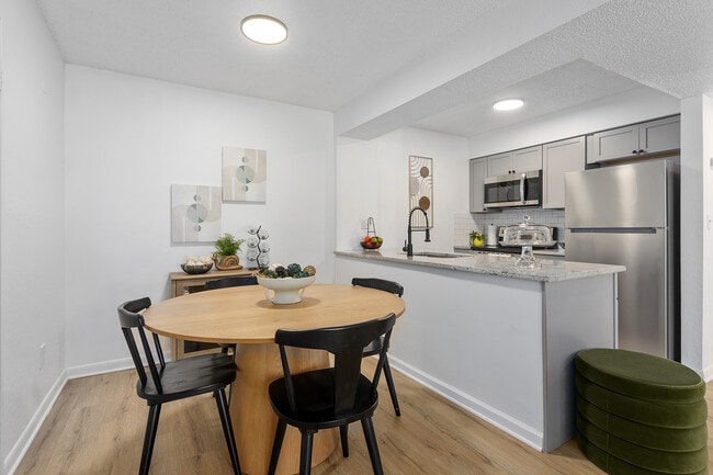 Robin Hill Apartments in Kansas City, MO - Building Photo - Building Photo