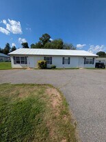 116 E 11th St in Newton, NC - Building Photo