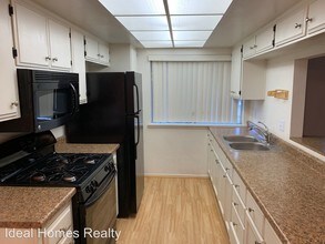 1405 Vegas Valley Dr-Unit -#223 in Las Vegas, NV - Building Photo - Building Photo