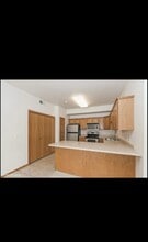 90 Jefferson St, Unit #5 in North Liberty, IA - Foto de edificio - Building Photo