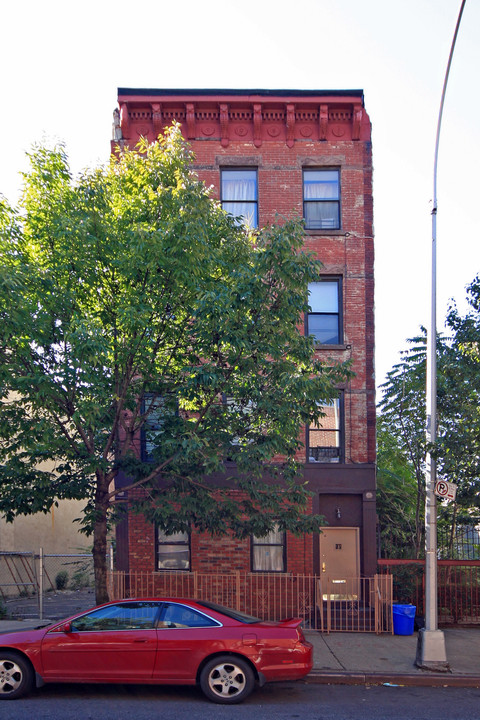 492 Gates Ave in Brooklyn, NY - Building Photo