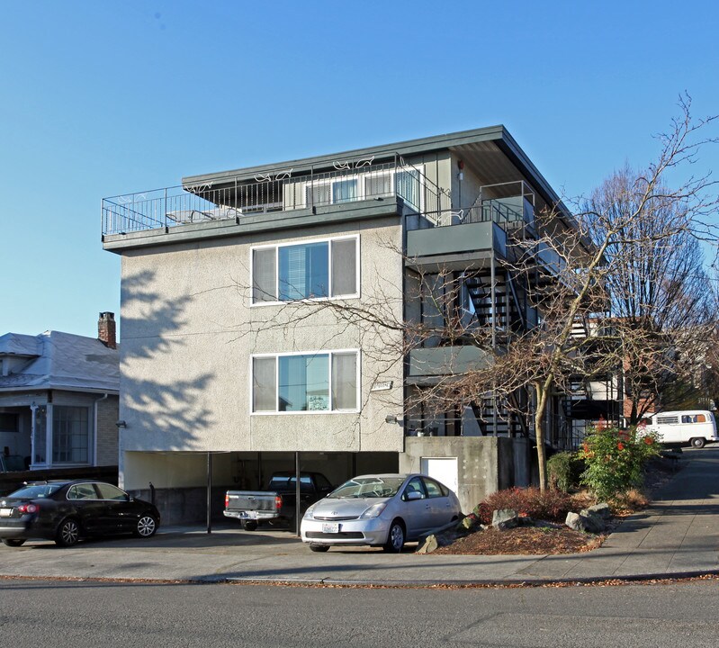4411 Woodland Park N in Seattle, WA - Foto de edificio