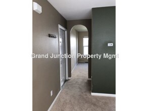 2811 1/2 Village Park Dr in Grand Junction, CO - Building Photo - Building Photo