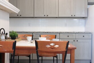 1033 Flemington St in Pittsburgh, PA - Building Photo - Building Photo