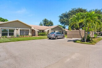 2741 Zorno Way in Delray Beach, FL - Foto de edificio - Building Photo