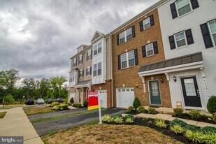 6034 Camerons Ferry Dr in Haymarket, VA - Building Photo