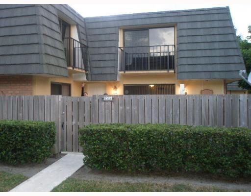 3209 32nd Way in West Palm Beach, FL - Building Photo