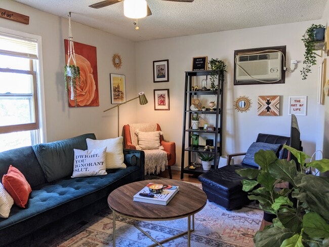 680 Juno Ave, Unit B in St. Paul, MN - Foto de edificio - Building Photo