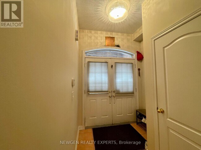 42 Crystalview Crescent in Brampton, ON - Building Photo - Building Photo