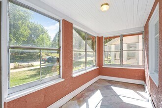 2628 Ulysses St NE in Minneapolis, MN - Foto de edificio - Building Photo