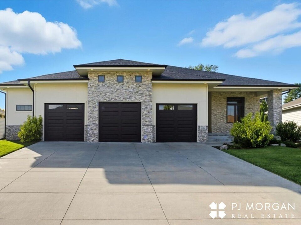 914 Elk Ridge Dr in Elkhorn, NE - Building Photo