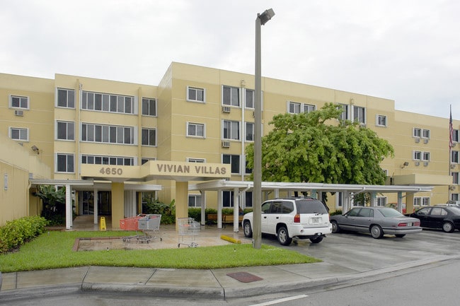 Vivian Villas in Hialeah, FL - Foto de edificio - Building Photo