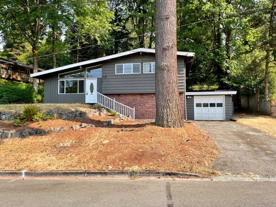 4260 147th Ave SE in Bellevue, WA - Building Photo