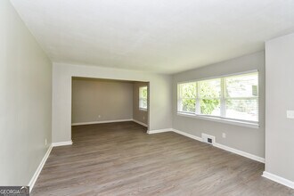 1660 Valencia Rd in Decatur, GA - Building Photo - Building Photo