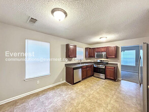 6826 Derby Ave in Fairburn, GA - Building Photo - Building Photo