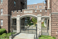 Tudor Hall in Englewood, NJ - Foto de edificio - Building Photo