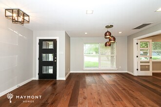 5151 Kingfisher Dr in Houston, TX - Building Photo - Building Photo
