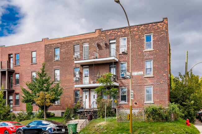 5659 Saint-Jacques Rue in Montréal, QC - Building Photo - Primary Photo