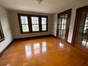 13 Clark Street - 1st Floor, Unit 2nd Floor in Ansonia, CT - Foto de edificio - Building Photo