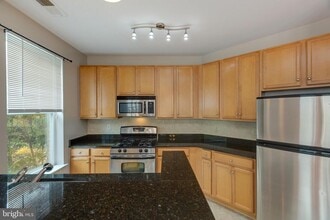 2665 Prosperity Ave in Fairfax, VA - Building Photo - Building Photo