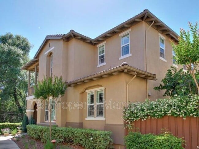 217 Barnhill Dr in Folsom, CA - Building Photo - Building Photo