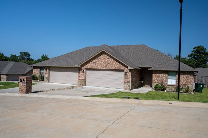 6331 Villa Rosa Way in Tyler, TX - Building Photo
