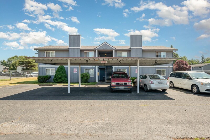 1013 76 St Ct E in Tacoma, WA - Foto de edificio