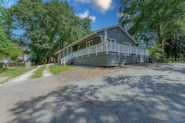 235 Mohawk Dr