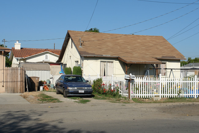 208 Peck Rd in Santa Paula, CA - Building Photo - Building Photo