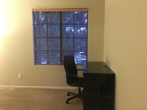 12043 Alta Carmel Ct in San Diego, CA - Building Photo - Building Photo